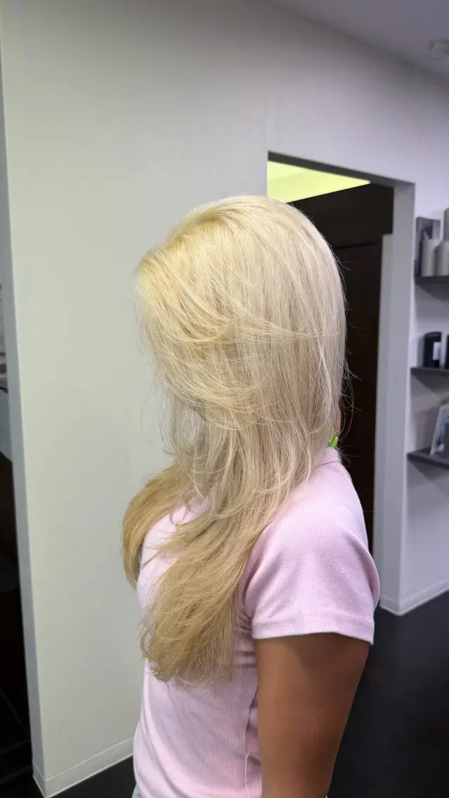 ロング OTOHA OLUOLUのヘアスタイル
