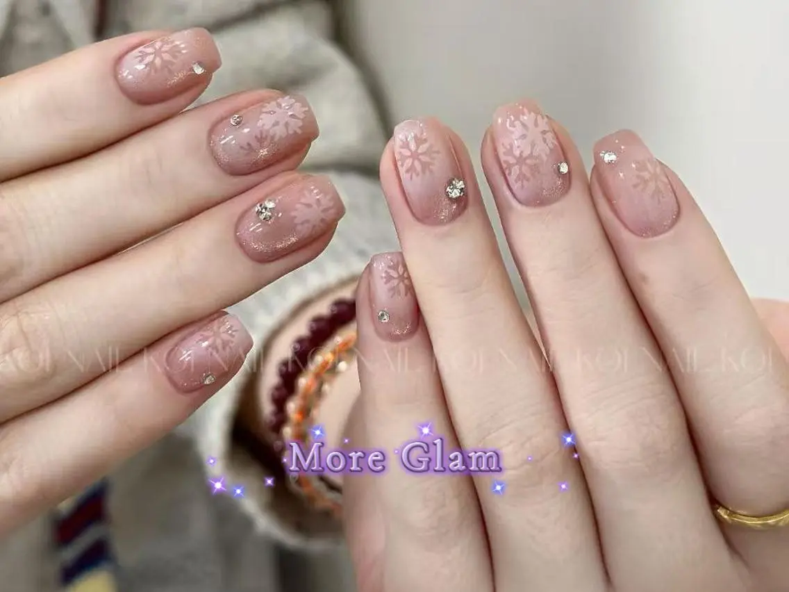 ネイル 長さ出し フットネイル フレンチネイル ジェルネイル ガラスフレンチ More Glam 池袋東口店のネイルデザイン