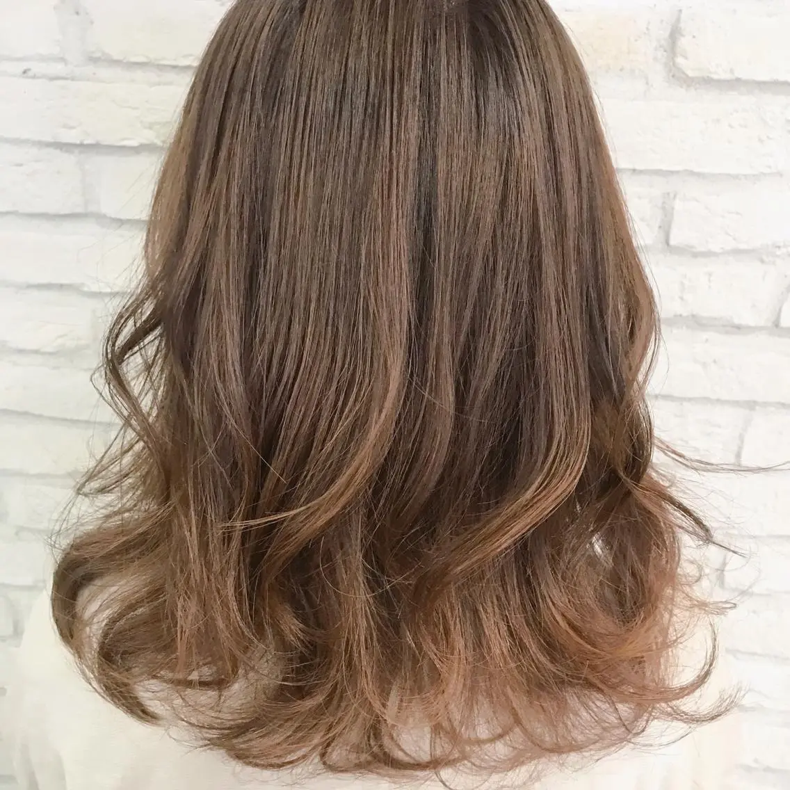 ミディアム カラー ベージュカラー グラデーションカラー オレンジ オレンジベージュ 横浜🍒ルーツカラー エクステ／RIEのヘアスタイル