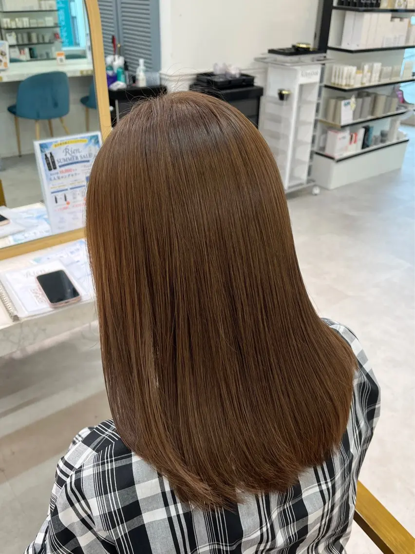 ミディアム ボブ 髪質改善 レイヤーカット 縮毛矯正 ヘアカラー 長島美織 /透明感カラーのヘアスタイル