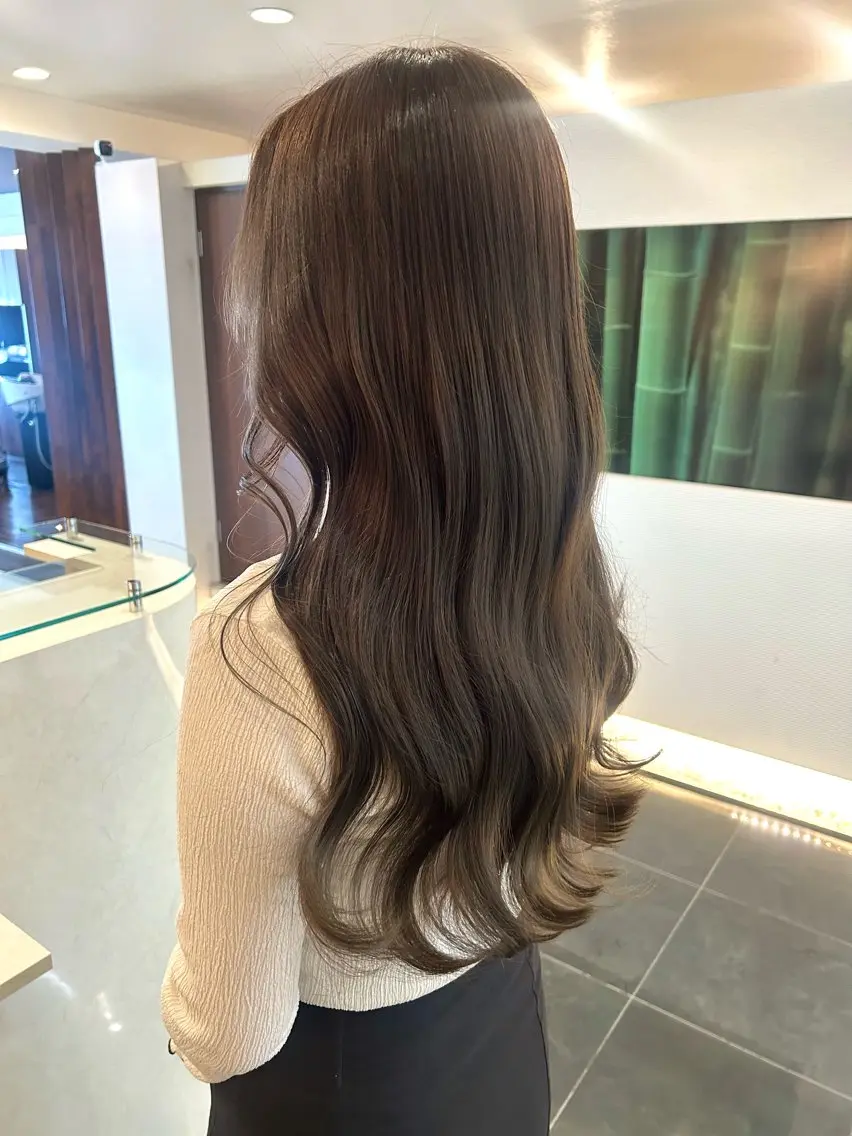 ロング カラー グレージュ オリーブグレージュ オリーブグレー カット ヘアカラー トリートメント チーフデザイナー 若林　麻衣のヘアスタイル