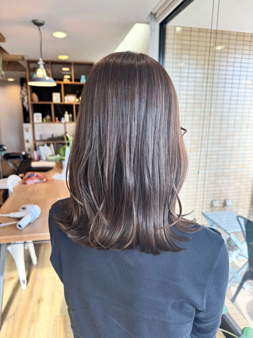 セミロング カラー グレージュ ヘアカラー トリートメント ツキダテ ユイのヘアスタイル