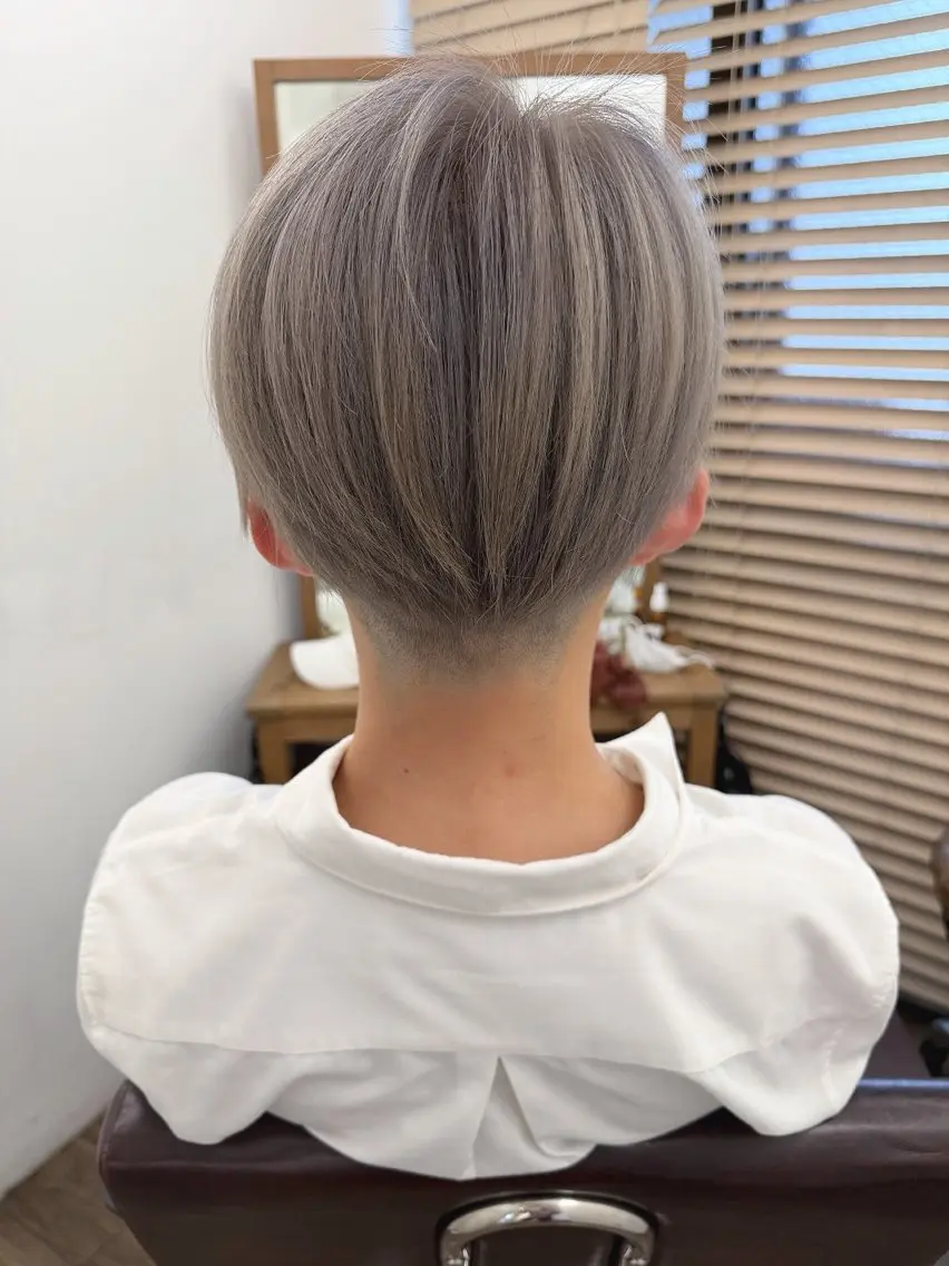 ショート カラー ブリーチ ハイライト⭐️上野 高広のヘアスタイル