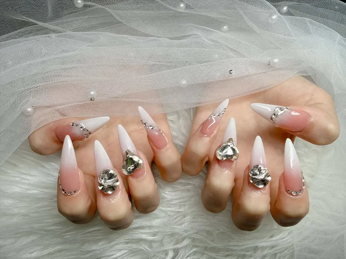 ネイル フレンチネイル ジェルネイル ガラスフレンチ ハロウィン ハート H.baby Nail Salonのネイルデザイン