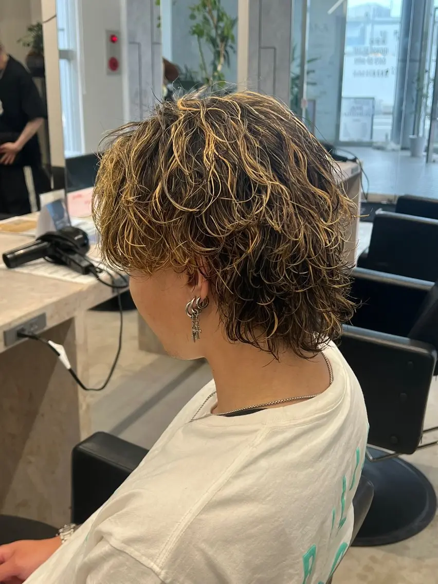 パーマ メンズ メンズハイライト カット パーマ 小松崎 翔太のヘアスタイル