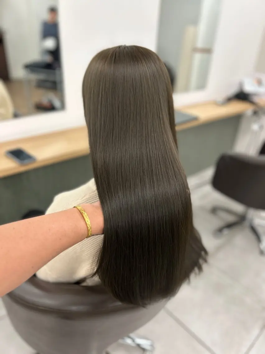 セミロング カラー ヘアアレンジ ベージュカラー グレージュ オリーブベージュ オリーブカラー オリーブグレージュ カット ヘアカラー トリートメント 【代表】 たき〜のヘアスタイル