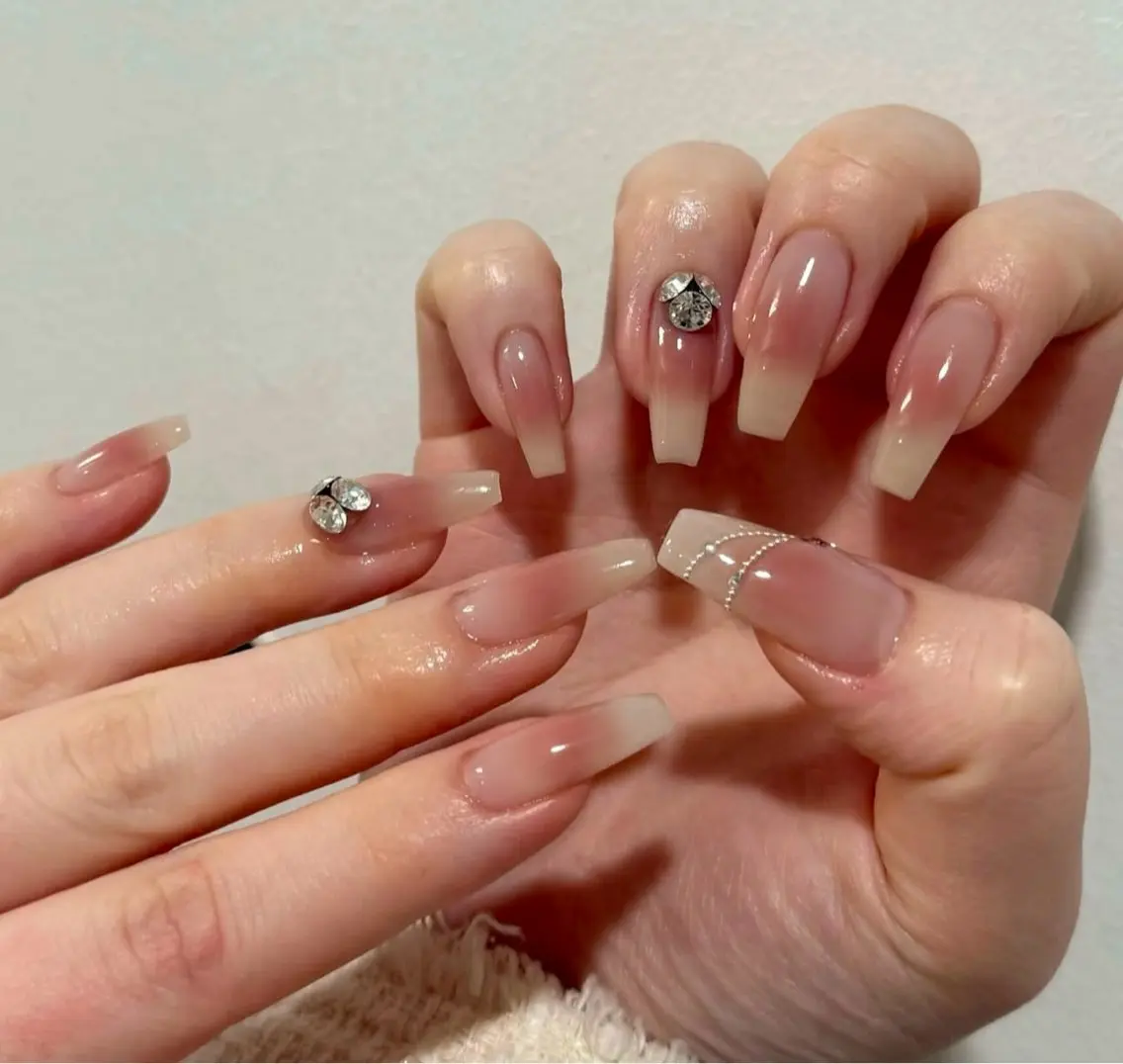 ネイル グラデーション キラキラネイル ワンカラーネイル 冬ネイル Jenn Nail Salonのネイルデザイン