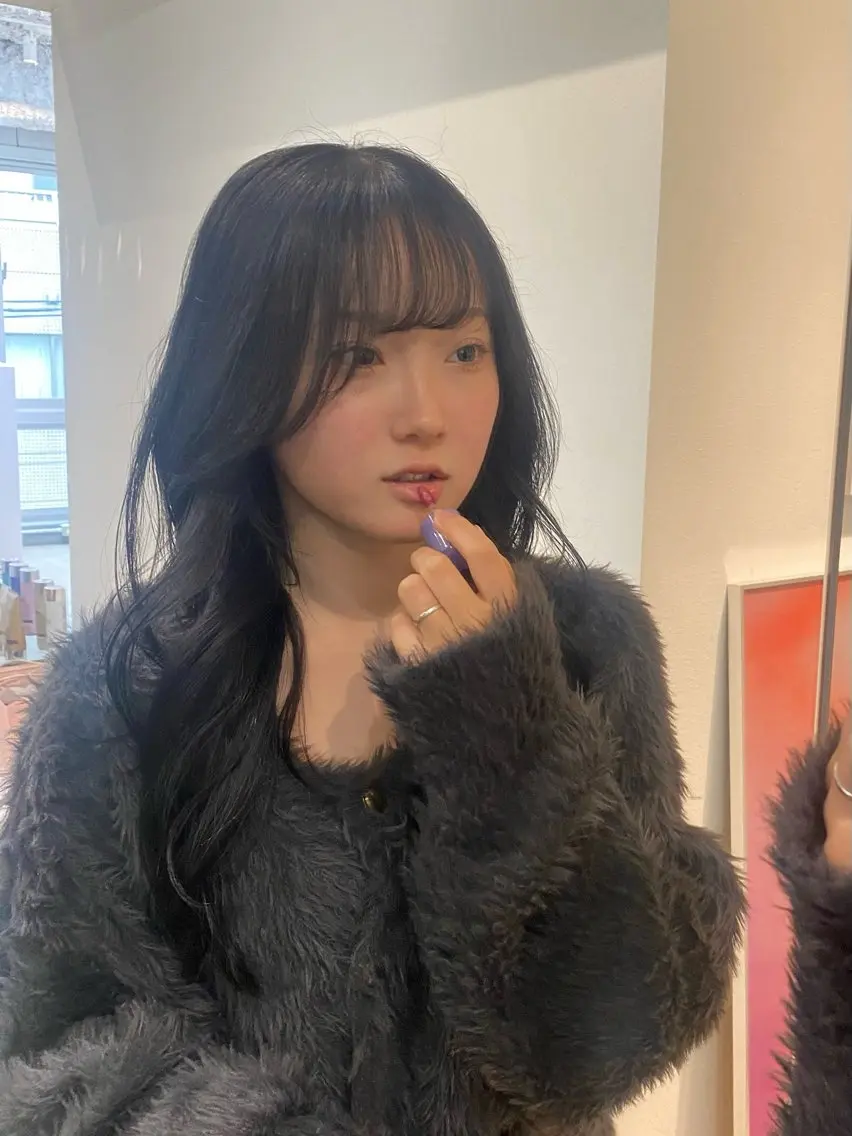 ロング カラー ブリーチ 透明感カラー ダークグレー 卒業式のヘアスタイル ANY Sakiのヘアスタイル