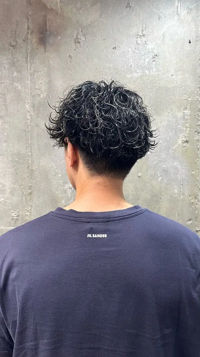 ショート パーマ メンズ メンズハイライト メンズパーマ 波巻きパーマ ハイライト メンズ専門 Ryukiのヘアスタイル