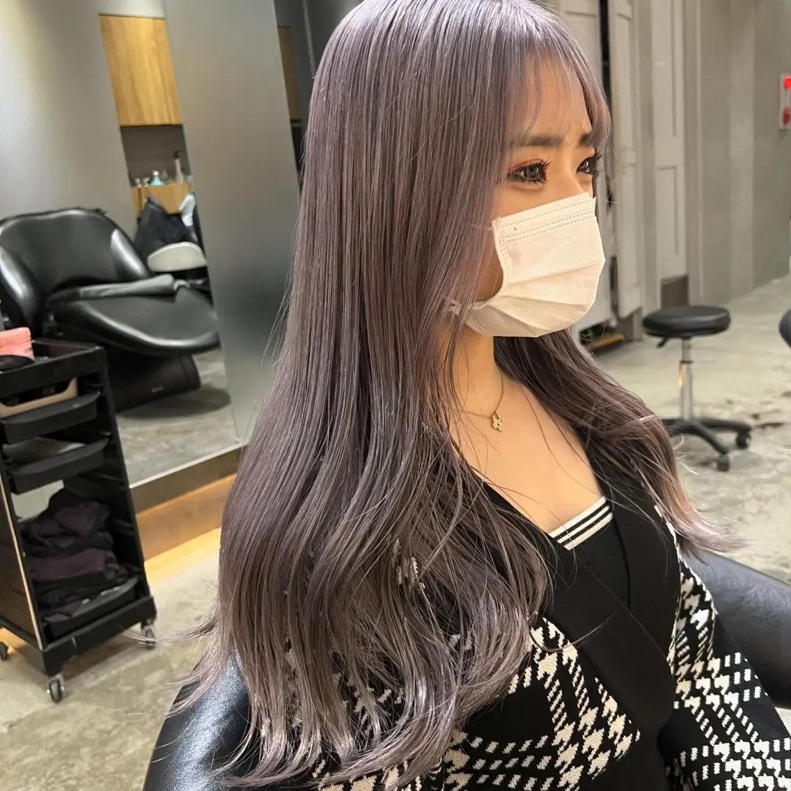 セミロング カラー ブリーチ ラベンダーカラー ラベンダーグレー ヘアカラー トリートメント ブリーチ特化 梅田本多翔のヘアスタイル