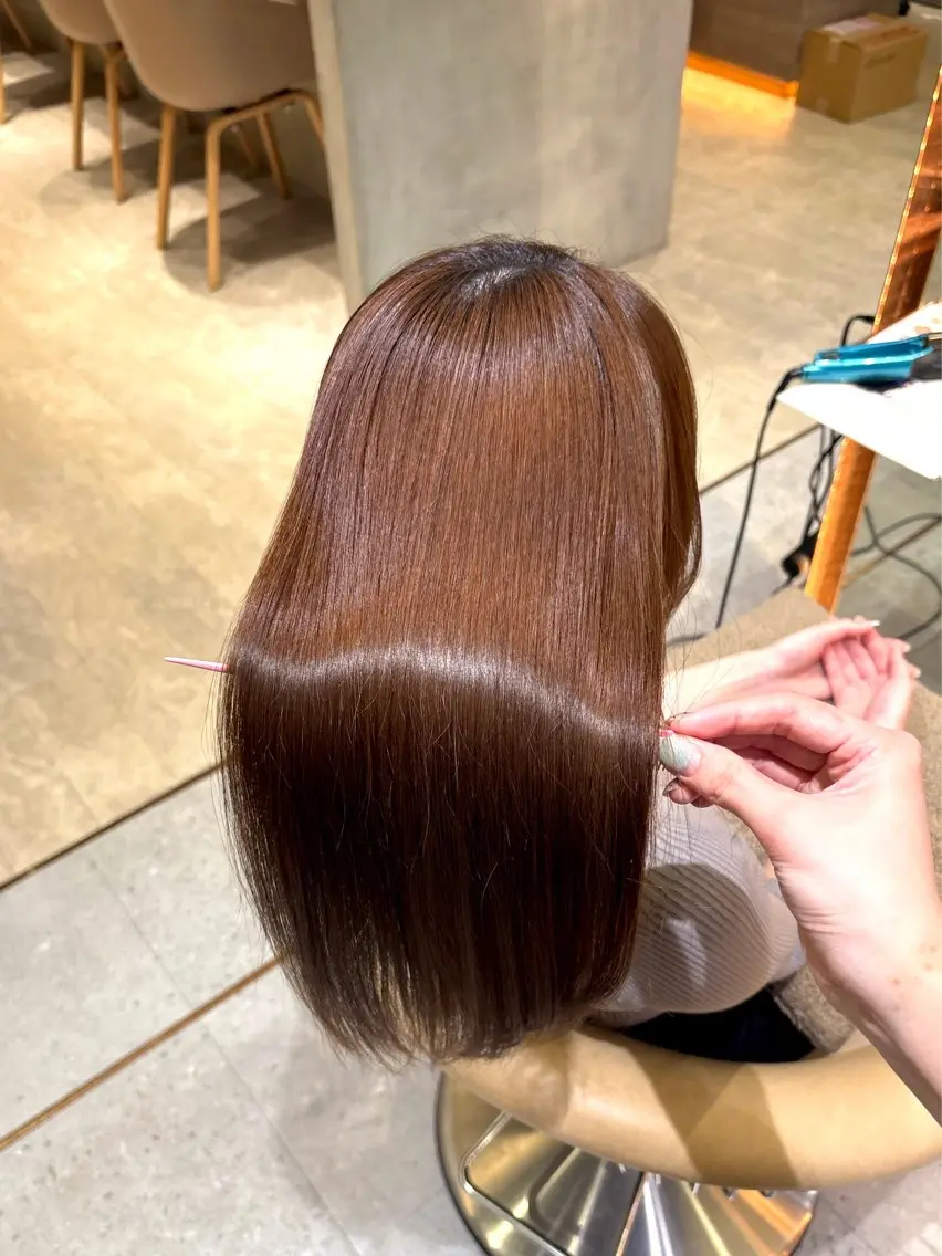 セミロング カラー 縮毛矯正 透明感カラー🪞 Yu🫧銀座🩶のヘアスタイル