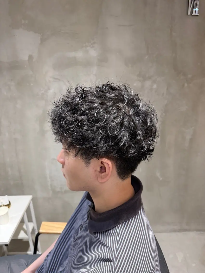 ショート パーマ メンズ メンズパーマ ツイストスパイラルパーマ 波巻きパーマ ショートヘア スパイラルパーマ カット パーマ メンズカットパーマ ✂️ JOYAのヘアスタイル