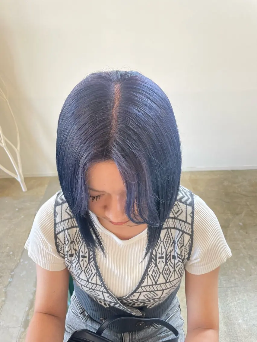 ミディアム カラー ブルーカラー 吉川 莉央のヘアスタイル