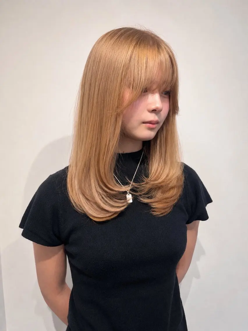 セミロング カラー ベージュカラー ブリーチ ハイトーンカラー ミルクティーベージュ レイヤーカット カット ヘアカラー トリートメント 髪質改善/カラー/ パーマ /佐藤里咲のヘアスタイル