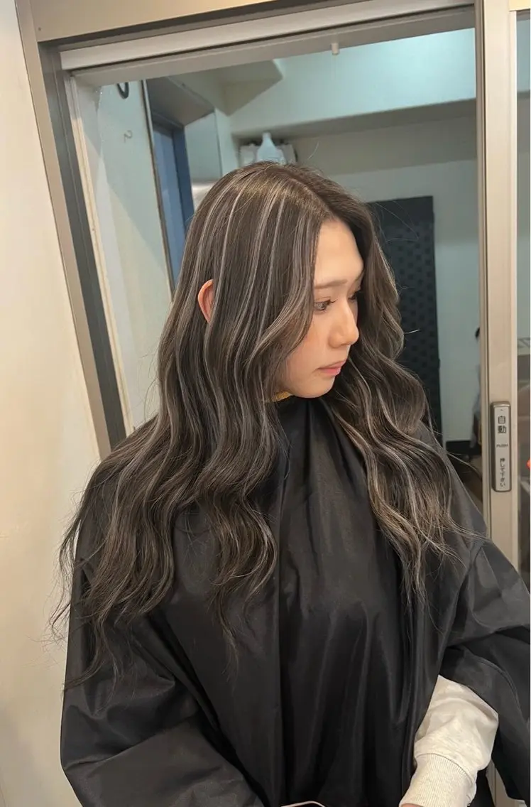 ロング カラー ダークグレー ダークグレージュ グレージュ ハイライトカラー ハイライト 指名数No.1 /NAOYAのヘアスタイル