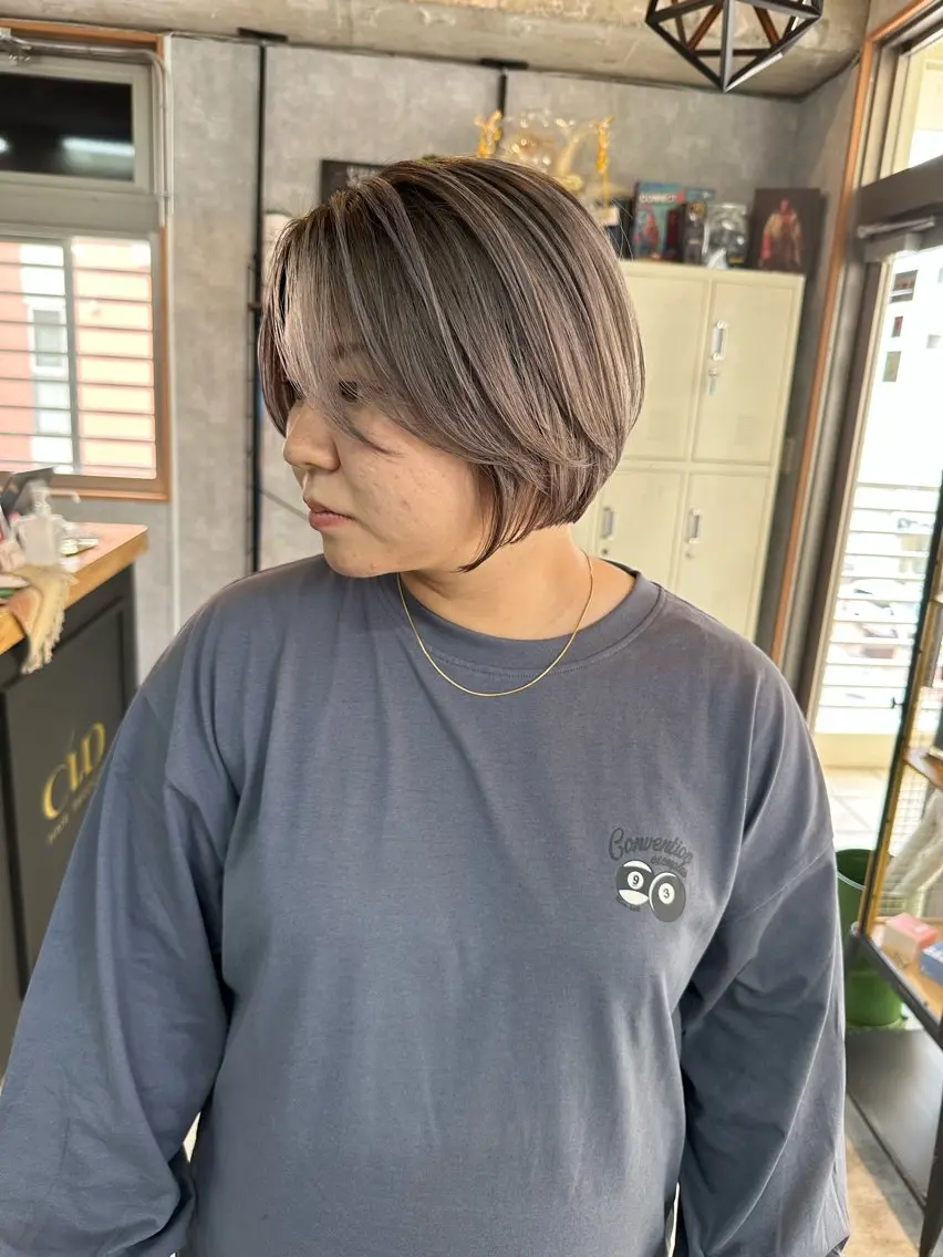 ショート 切りっぱなしボブ ショートボブ ハンサムショート 丸みショート ボブ カット ヘアカラー トリートメント モテ髪/ボブ/ショー ト/アダチフウトのヘアスタイル