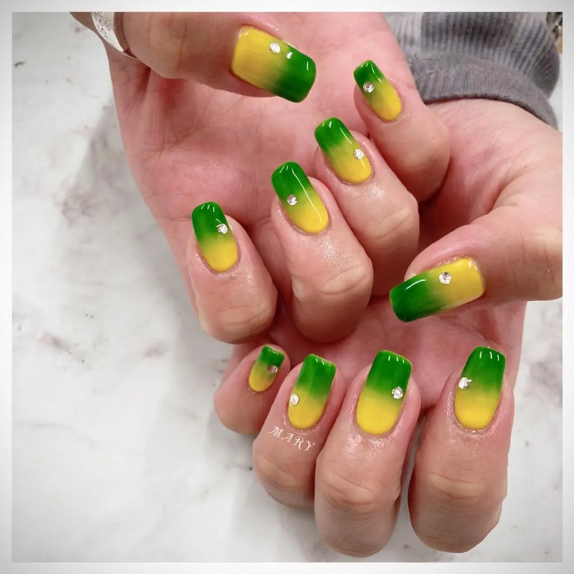 ネイル グラデーション ニュアンスネイル ワンカラーネイル シンプルネイル スクエアネイル ハンドネイル Mary nail .narumiのネイルデザイン