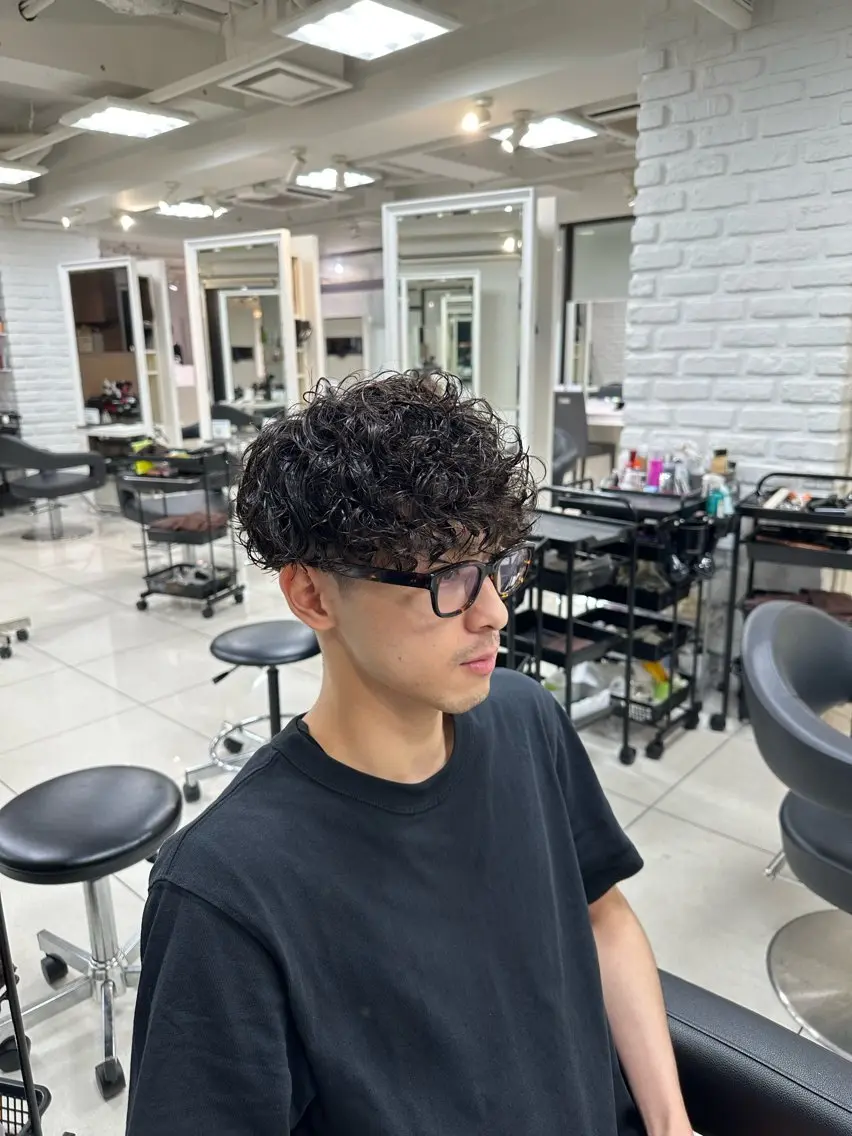 ショート パーマ メンズ スペインカール カット パーマ トリートメント フェザーパーマ職人 🪶ryosukeのヘアスタイル