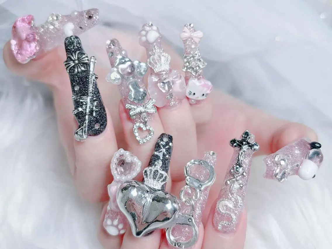 ネイル 長さ出し キラキラネイル 韓国ネイル ロングネイル マグネットネイル ハンドネイル ハンドケア Akira✨ nailのネイルデザイン