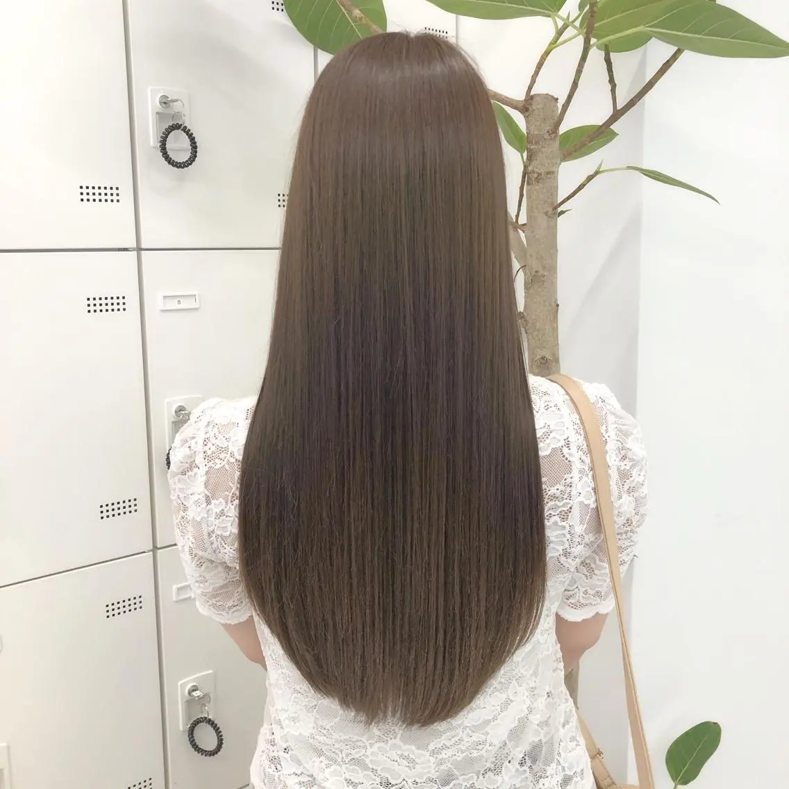 セミロング カラー 爆美女製造機 レイヤーのプロのヘアスタイル