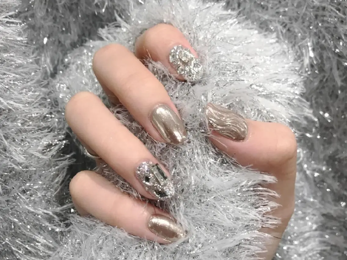 ミディアム ネイル ミラーネイル Dream Nail 新宿のネイルデザイン