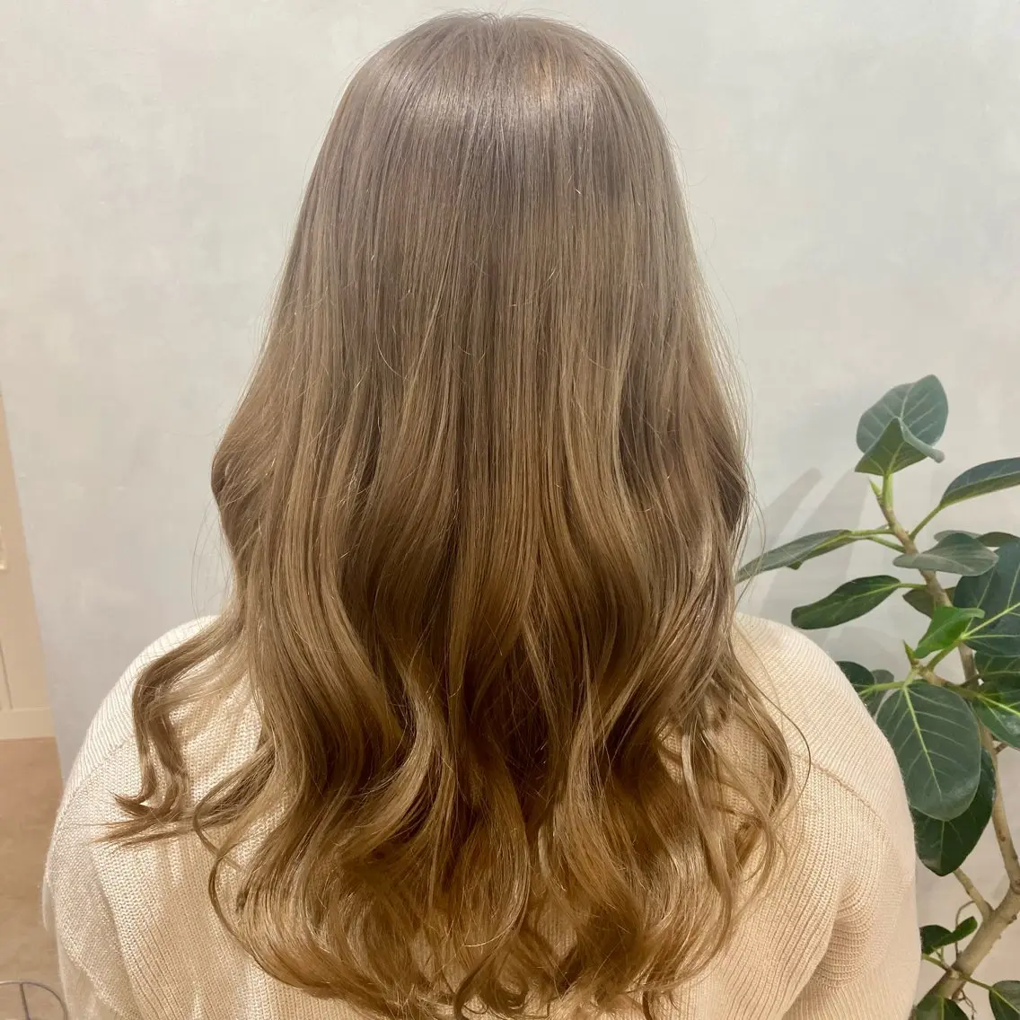 セミロング カラー ヘアカラー 金子 真悠のヘアスタイル