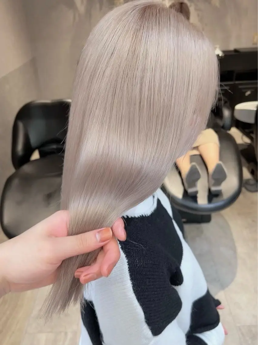 ロング カラー ヘアカラー トリートメント Lond Le'a /ハイトーンカラーのヘアスタイル