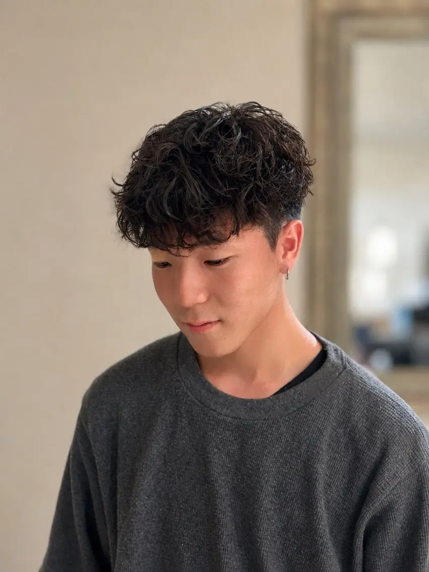 5/31まで！大人っぽく|メンズカット+外国人風パーマ　¥15000→¥8500の写真
