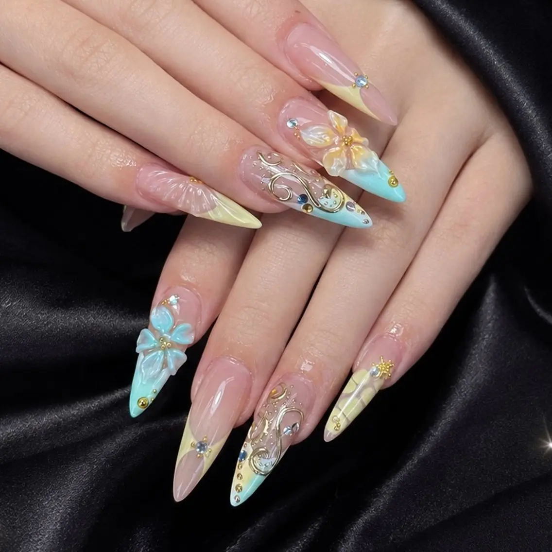 🉐3D花系デザイン(2本)💅10本長さだし🉐やり放題120分、手作りデザイン🌷🌸の写真