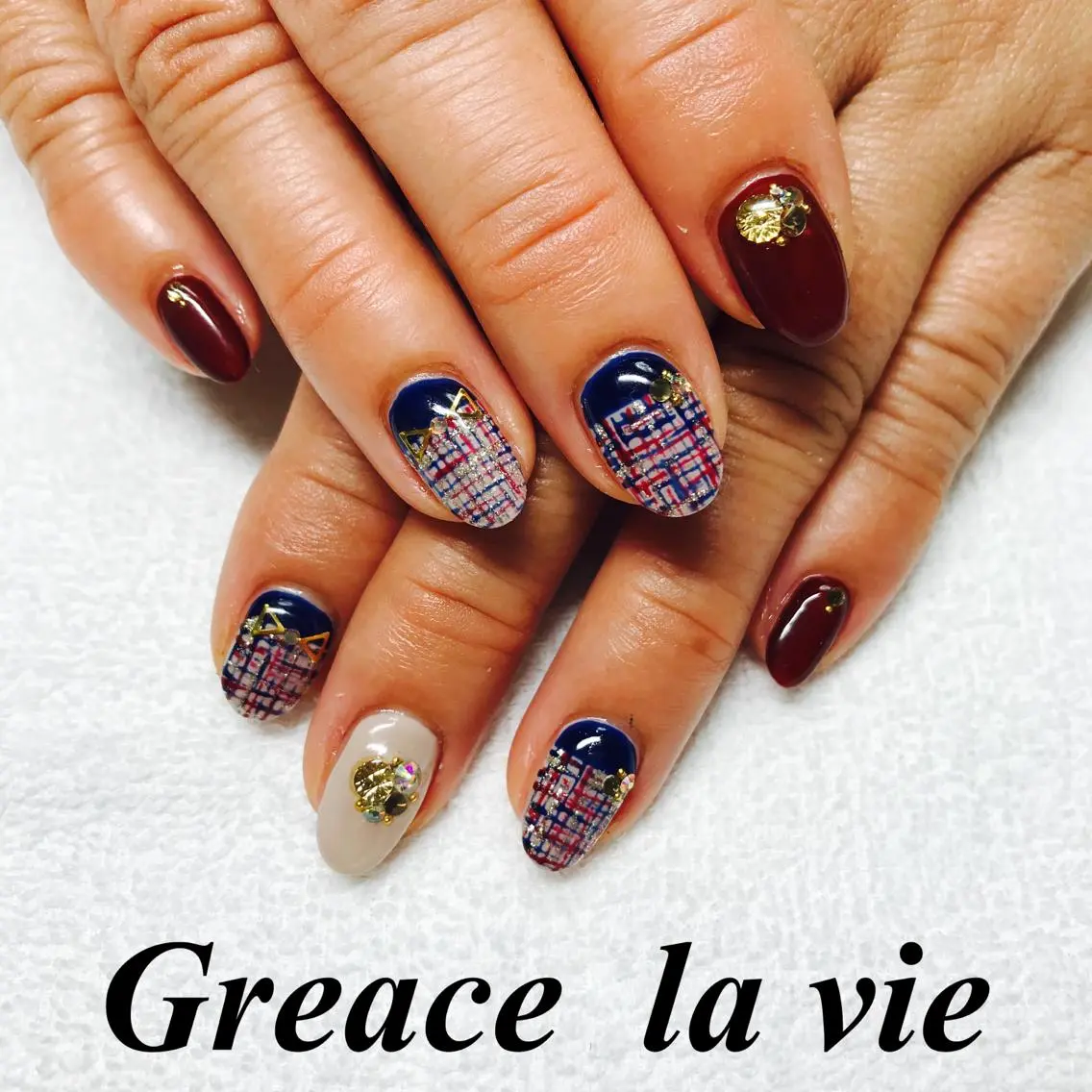 ミディアム カラー パーマ ヘアアレンジ キッズ ネイル マツエク・マツパ ツイードネイル Greace  la vieのネイルデザイン