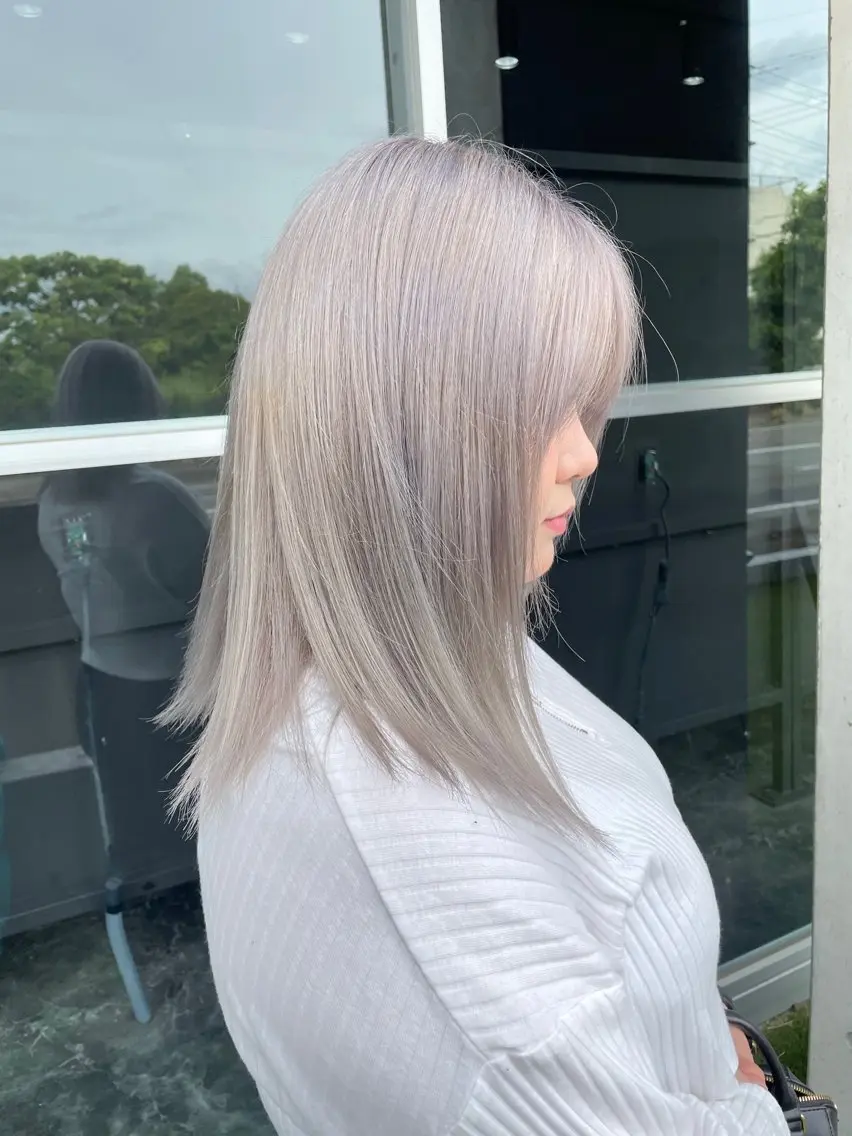 カラー シルバー ホワイトシルバー ヘアカラー 望月悠夢/ブリーチ、 ミルクティーベージュのヘアスタイル