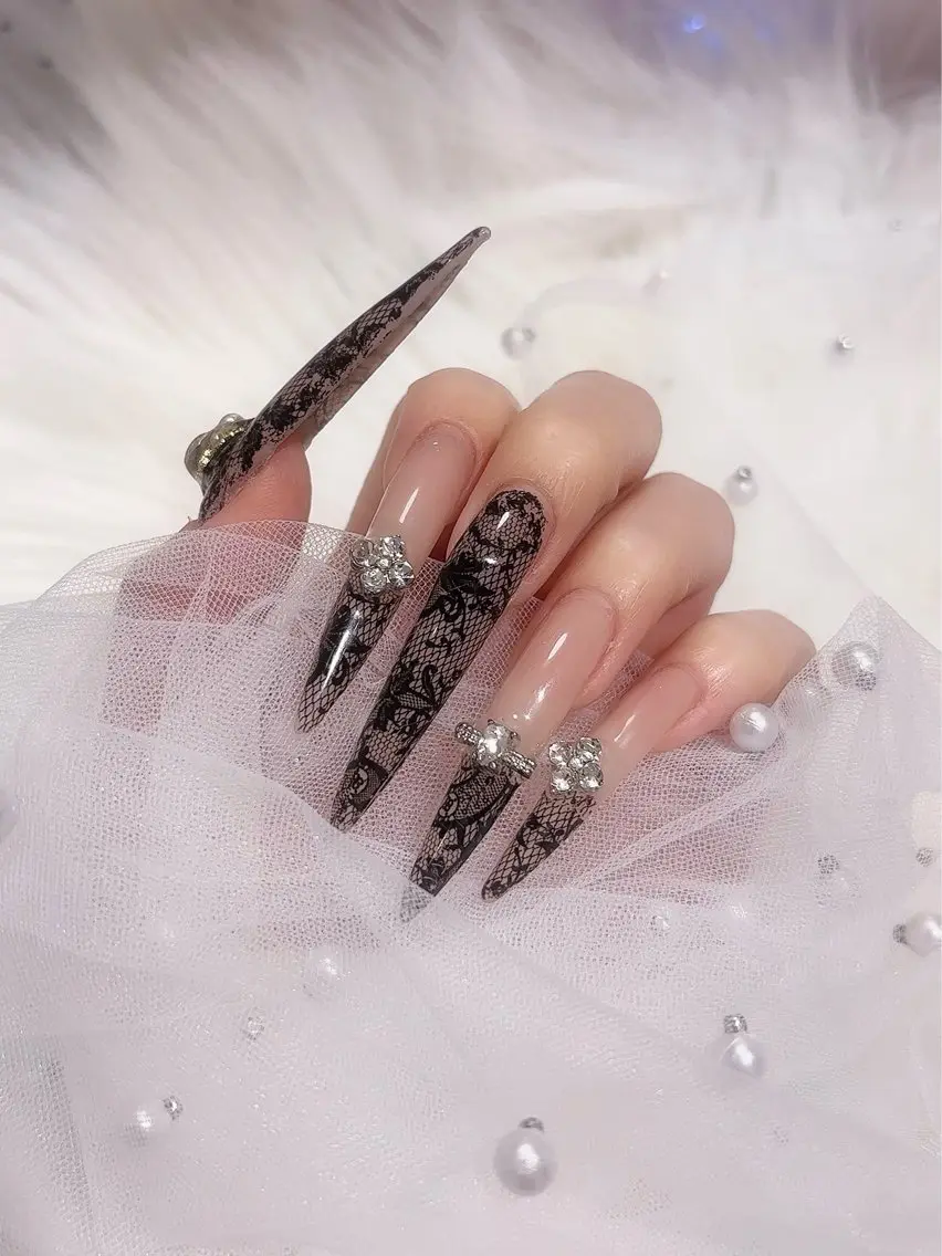 ネイル レース ロングネイル Y. 🍒maki🍒ྀིのネイルデザイン