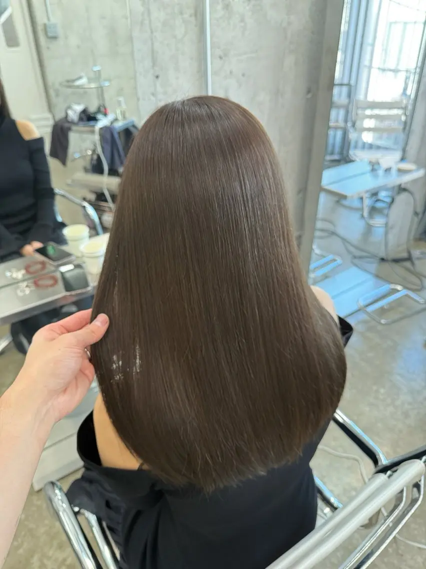 セミロング カラー ダブルカラー グレージュ オリーブグレージュ オリーブグレー カット ヘアカラー トリートメント 高橋大樹/グレー ジュ/ブリーチなしのヘアスタイル