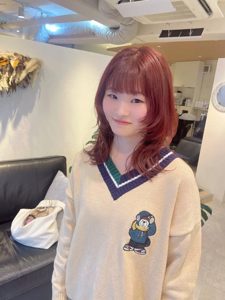 セミロング レイヤーカット ウルフカット ウルフレイヤー 岩崎 つぐみのヘアスタイル