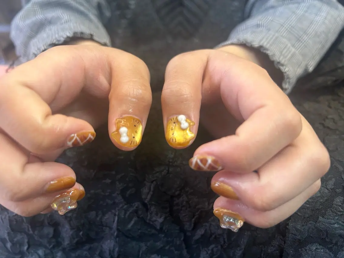 ネイル オーロラネイル フラッシュネイル フラワーネイル フレンチネイル キラキラネイル ハンドネイル 🌟桜beauty 🌟プロ ネイリストのネイルデザイン