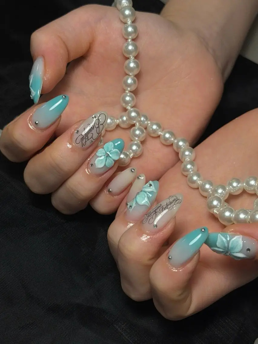 ネイル フラッシュネイル フレンチネイル グラデーション キラキラネイル 韓国ネイル ハンドネイル Hy nailsのネイルデザイン