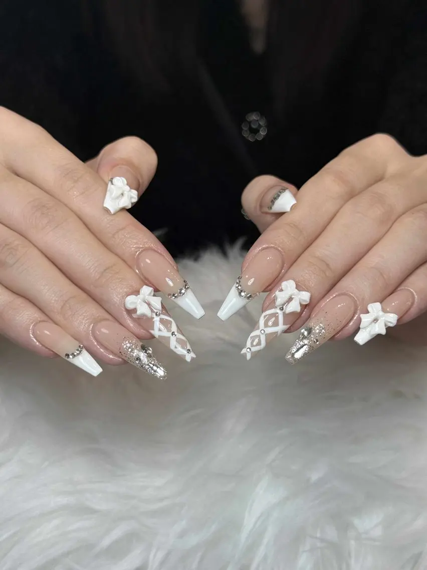 ネイル オーロラネイル ボルドー ブラウン 氷ネイル・うるうるネイル キラキラネイル ハンドネイル Julli NailStudioのネイルデザイン