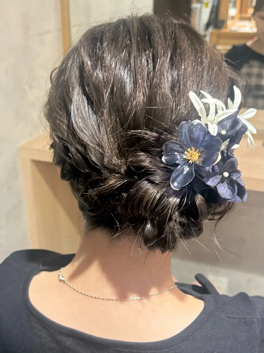 セミロング ヘアアレンジ ヘアセット 🍀ユズミ/ブリーチ /アレンジ🧠🛼のヘアスタイル