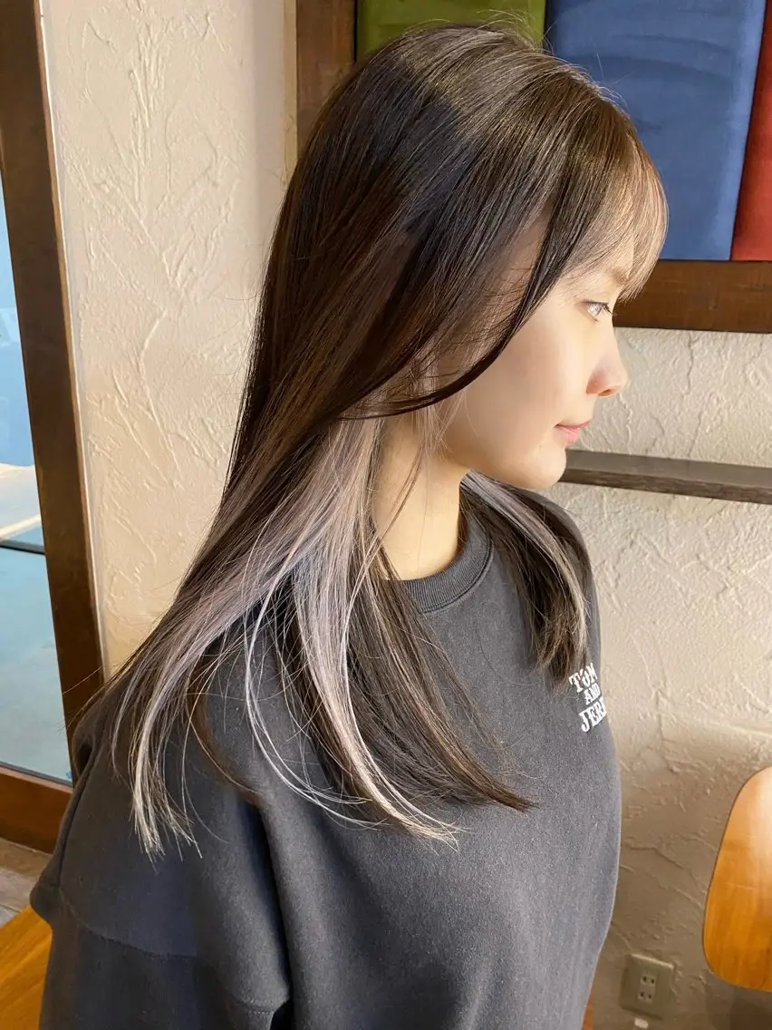 セミロング カラー インナーカラー ラベンダーカラー 桑原 菜摘のヘアスタイル