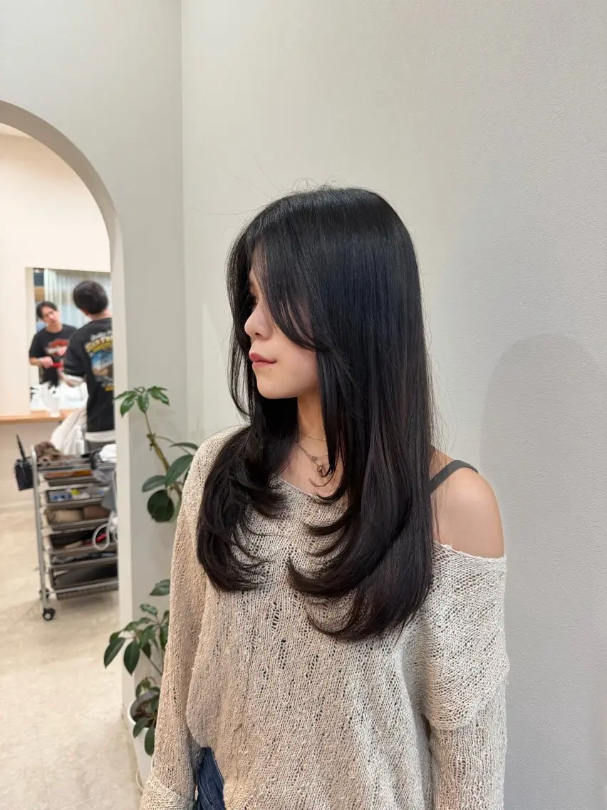 ロング mei/艶髪/透明感 /暗髪/ヘアセットのヘアスタイル
