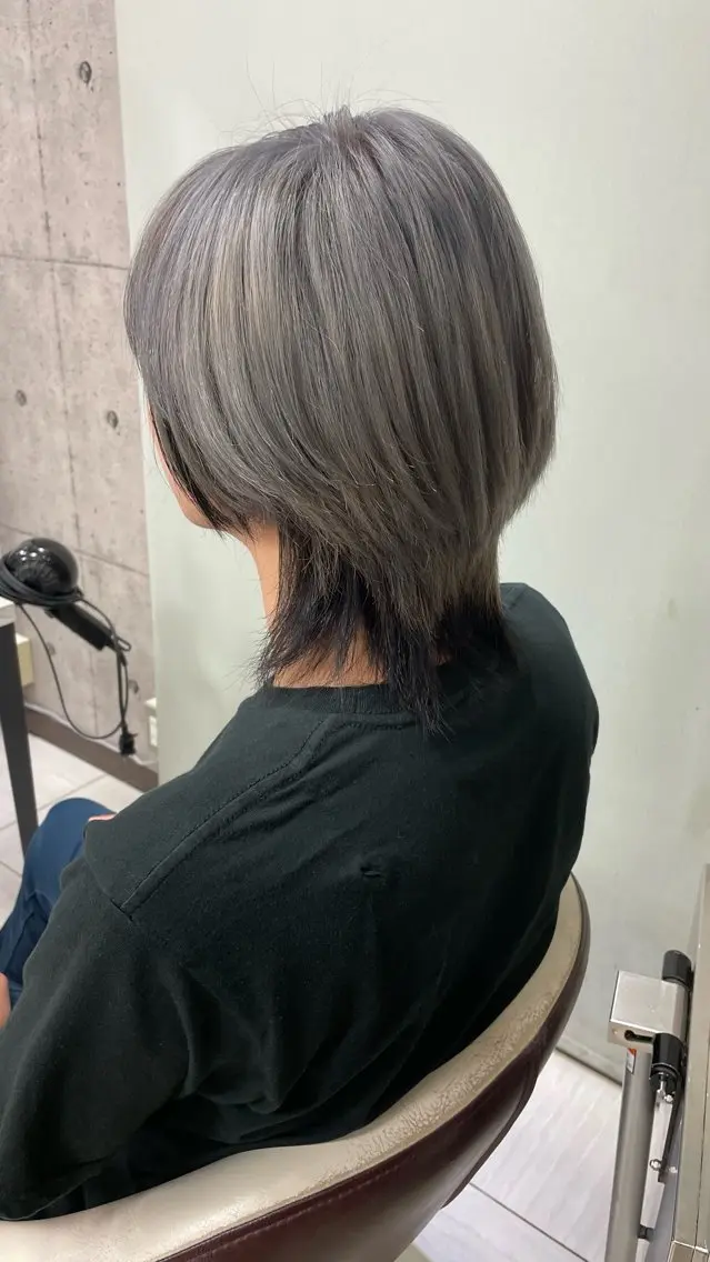 ミディアム カラー メンズ メンズブリーチ メンズハイライト メンズハイトーン メンズインナーカラー メンズ韓国風 カット ヘアカラー トリートメント 牧野恭平 【★酸性縮毛矯正★】のヘアスタイル