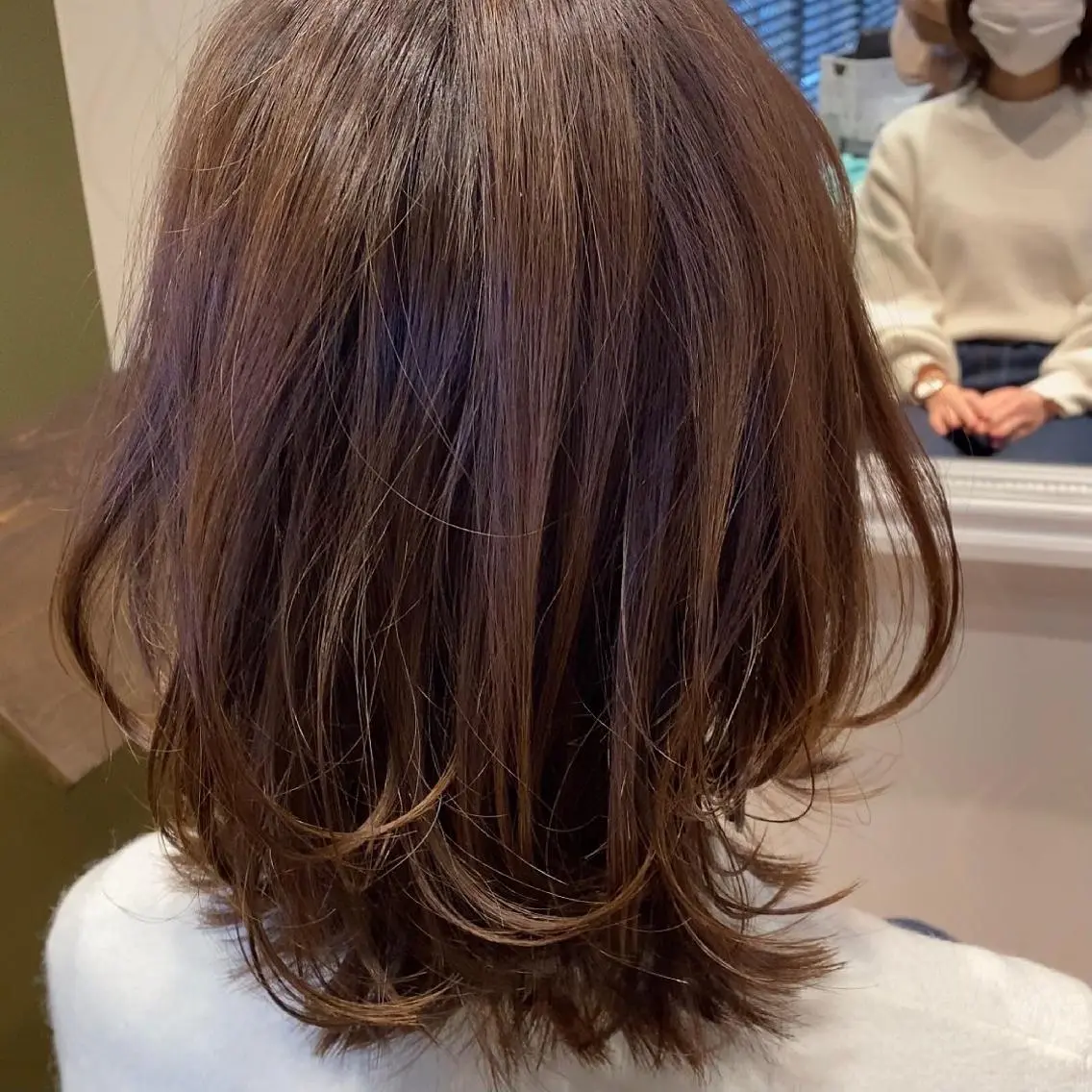 ミディアム くびれヘア 渡辺 由佳のヘアスタイル