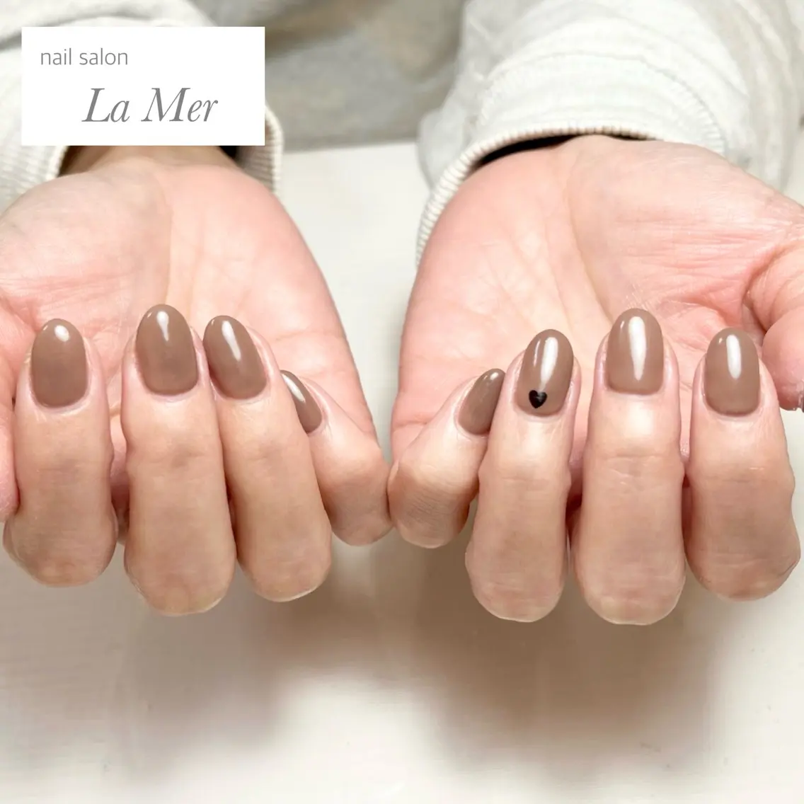 ネイル ブラウン ハート ワンカラーネイル シンプルネイル バレンタイン ハンドネイル nailsalon La Merのネイルデザイン