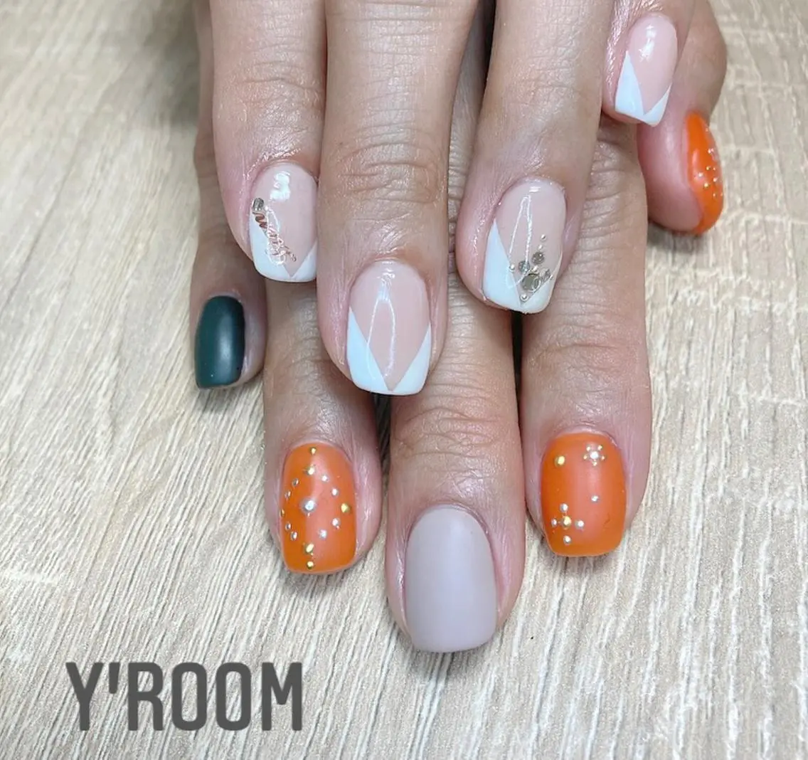 ネイル オーロラネイル フラッシュネイル ジェルネイル グラデーション 氷ネイル・うるうるネイル ハンドネイル YUKA （ネイリスト）のネイルデザイン