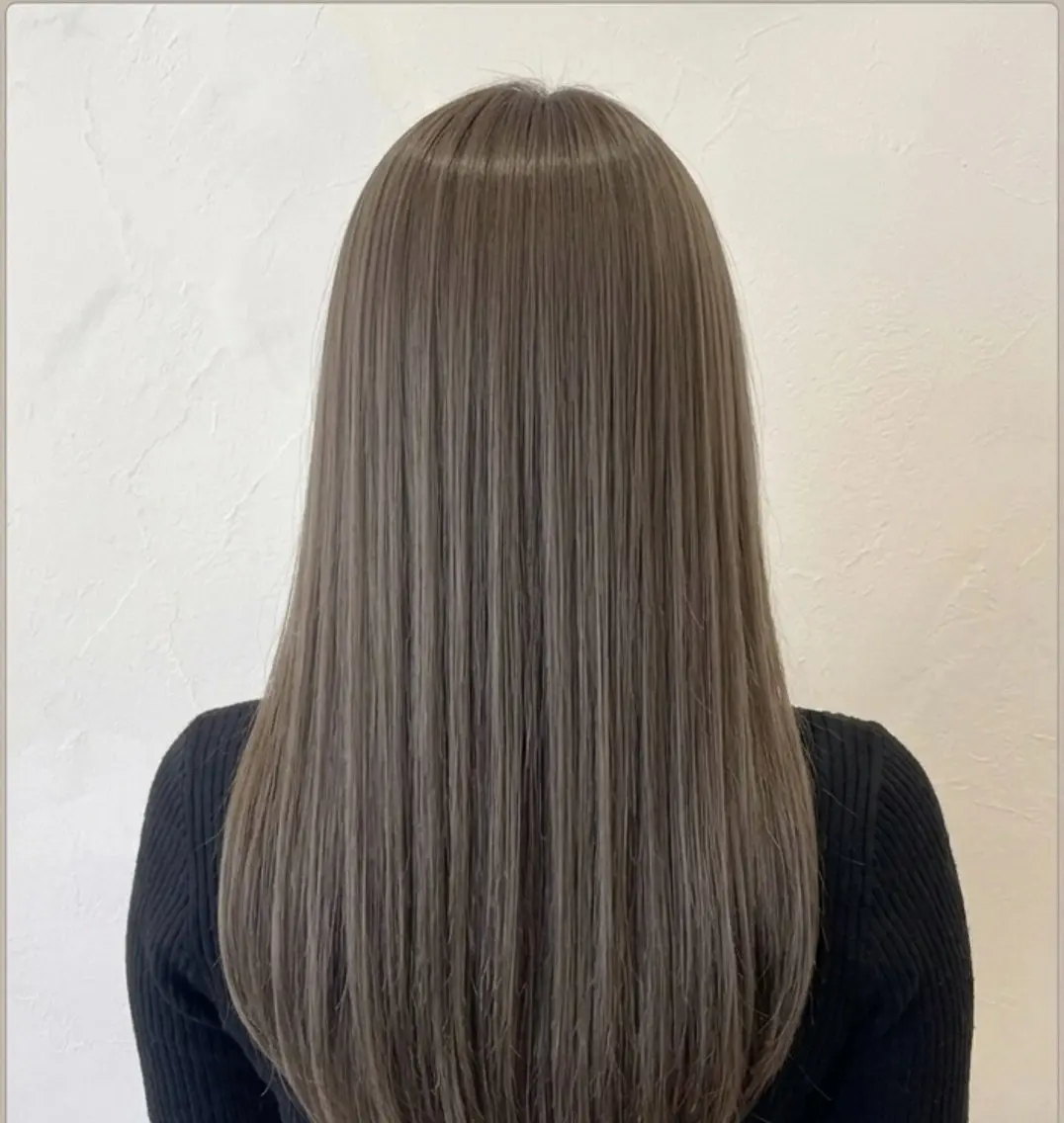 ロング 透明感カラー特化若山 結愛のヘアスタイル