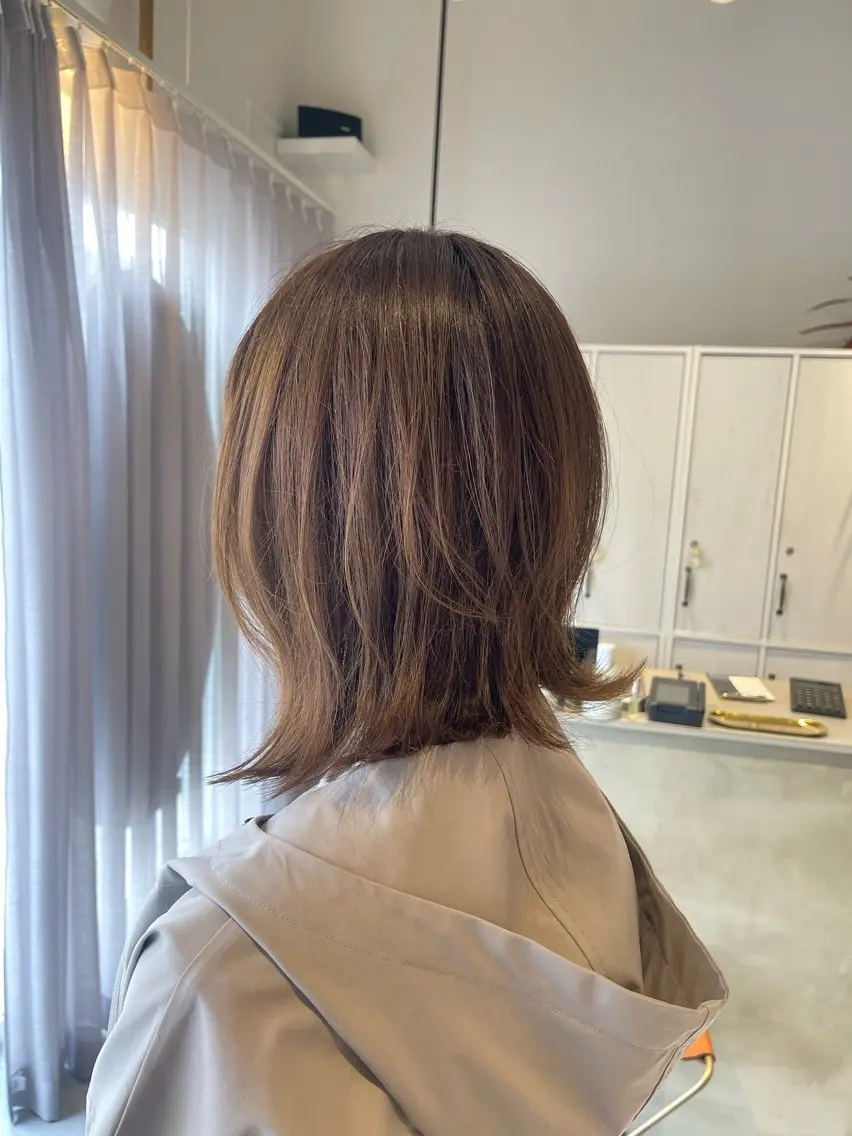 ミディアム カラー ボブ くびれヘア 外ハネヘア 城間 晴人のヘアスタイル