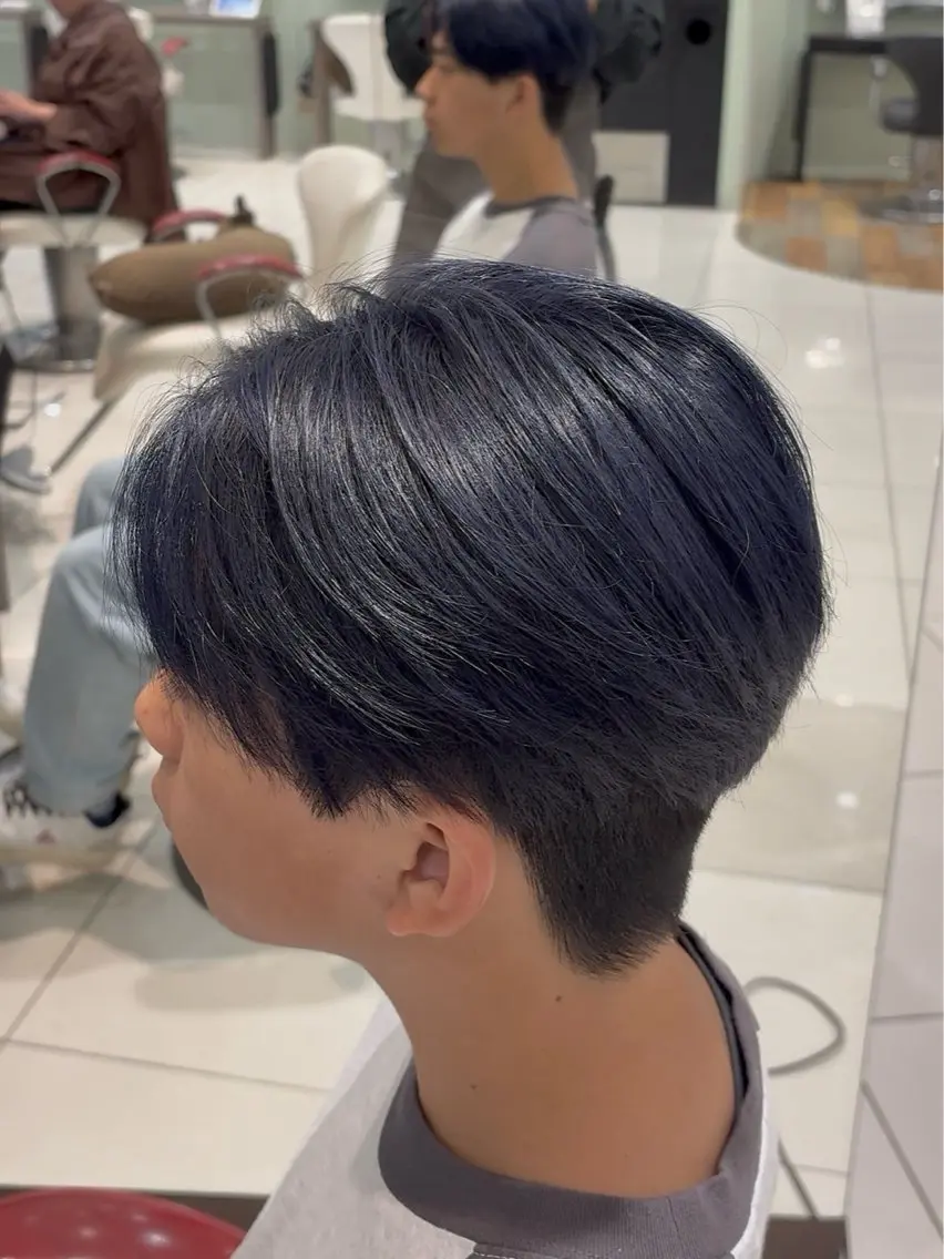 カラー メンズ メンズブリーチ ブリーチ ネイビーカラー カット ヘアカラー トリートメント 駒野 晃のヘアスタイル