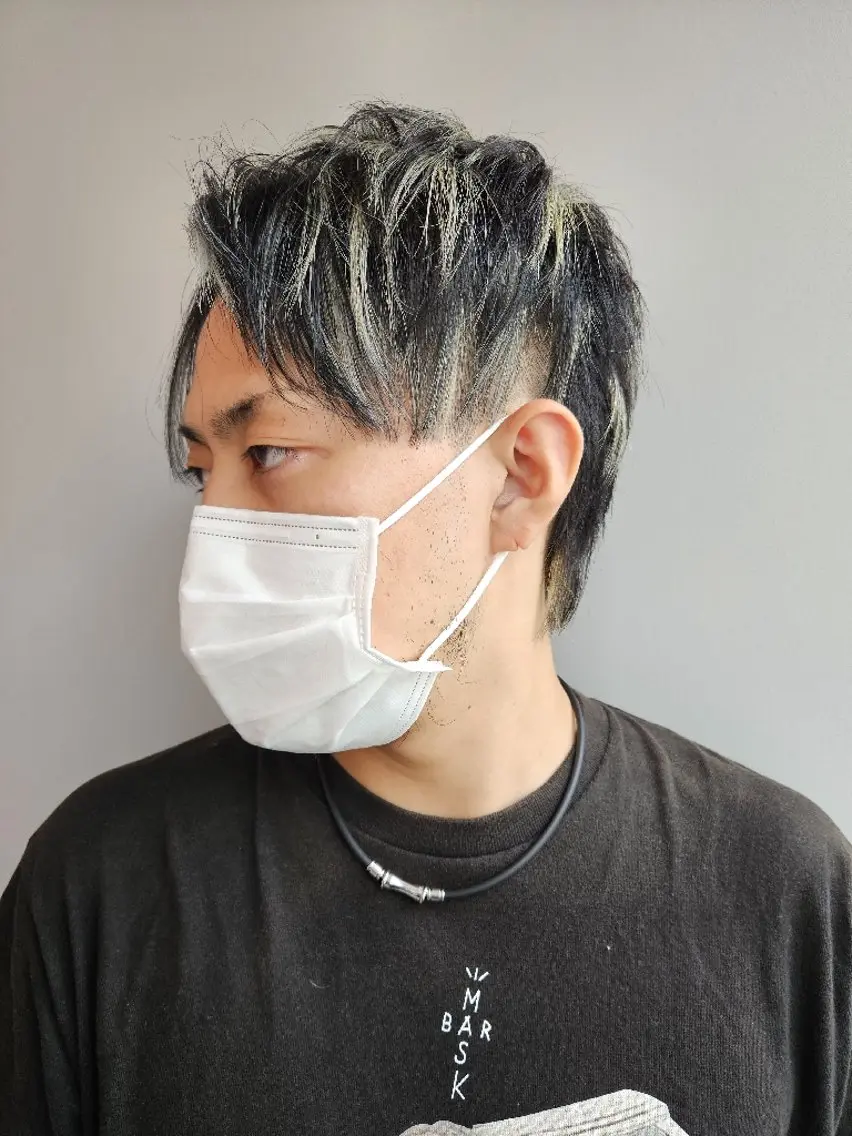 ショート メンズ カラー メンズブリーチ メンズハイライト メンズメッシュ ブリーチ ケアブリーチ 成瀬 弘光のヘアスタイル