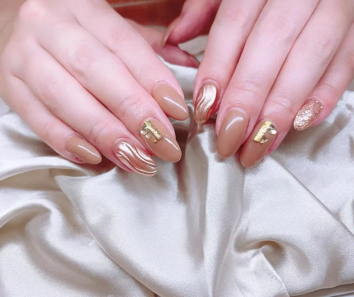 ネイル ブラウン ジェルネイル ゴールド ハードジェル ロングネイル Lilas Nailのネイルデザイン