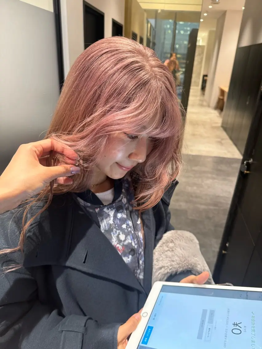 セミロング カラー miu （ミユ）のヘアスタイル